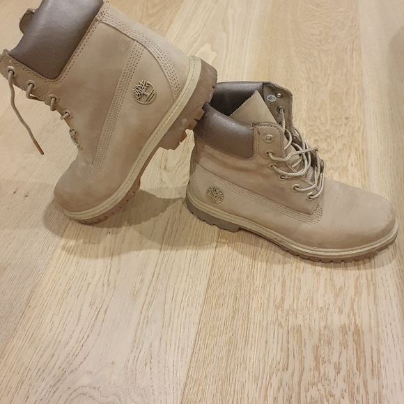Timberlands Size 7 - Picture 7 of 8